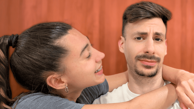 Mujer enamorada de un hombre confiado