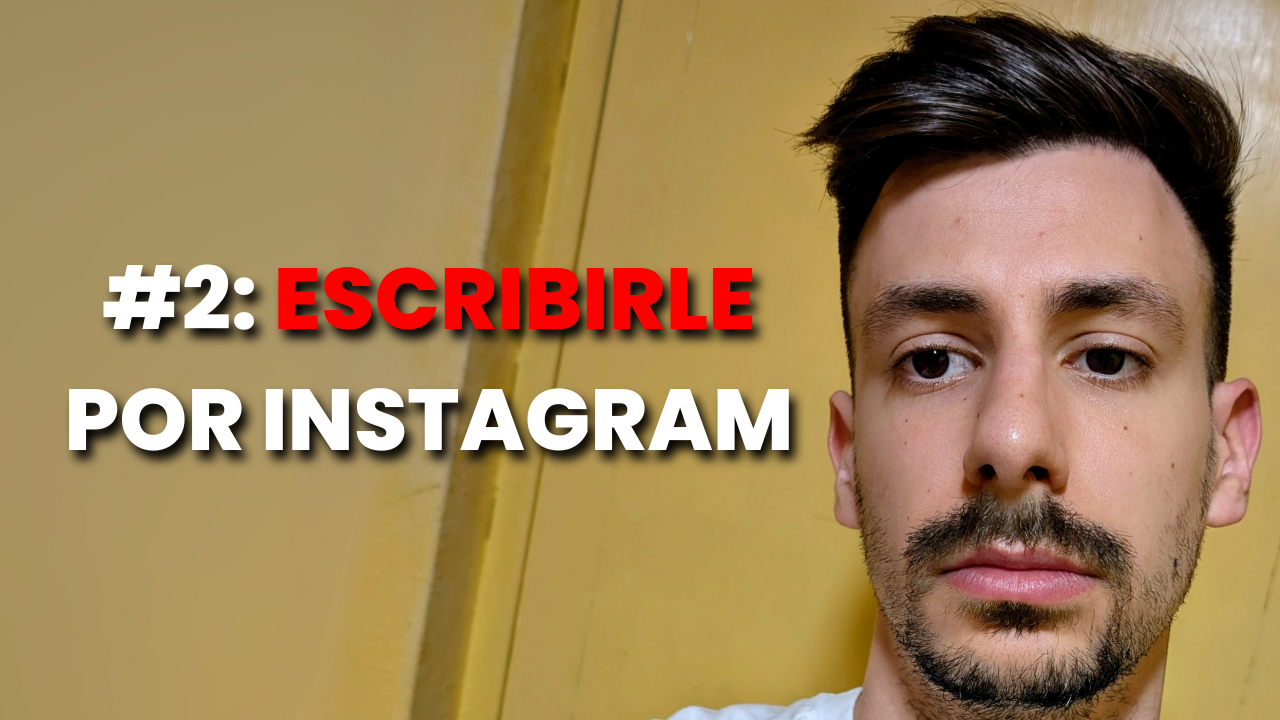 Hombre frustrado mirando su teléfono mientras una mujer pasa de él