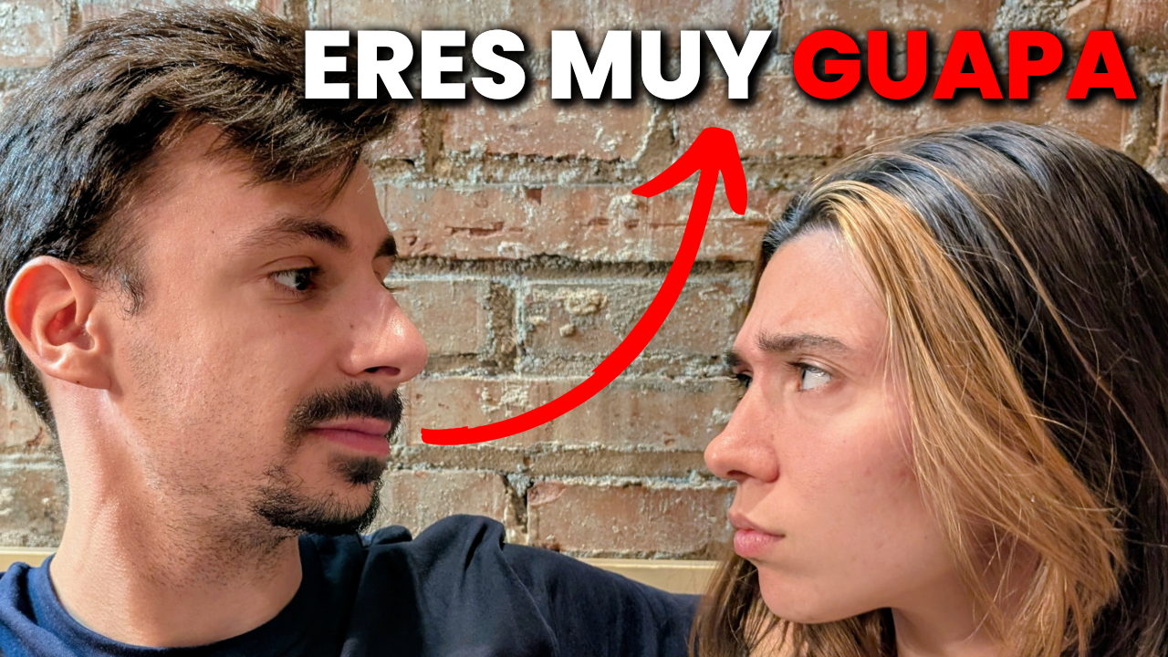 Hombre mirando su móvil con ansiedad mientras una mujer se aleja, simbolizando desesperación emocional.